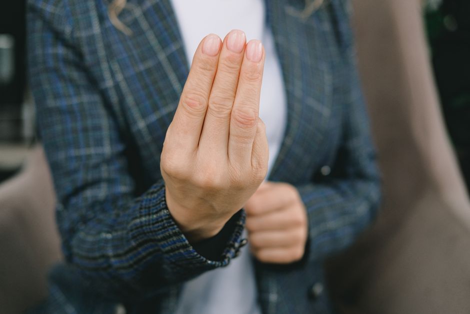 Top 10 Fun Facts About Body Language